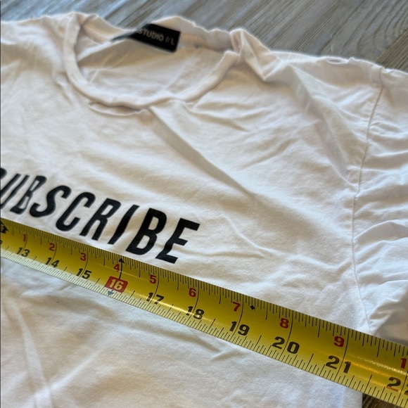 Lulu Simon Studio White distressed Graphic T-Shirt with 'UNSUBSCRIBE' Print L - Picture 9 of 12